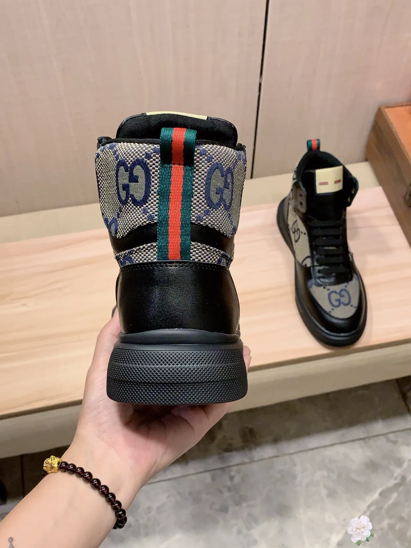 Men's men's shoes💰442💰💰🎩🎩[Lightning][Lightning] "Gucci*" latest • popular casual shoes, top brand [seduce] luxury ~ purchasing agency, top ~ quality. [Strong] The upper is made of imported breathable cowhide with fabric material ➕ Breathable sheepskin feet (•) and fine workmanship. The original stylish and stylish soft rubber wear-resistant and non-slip outsole is light and comfortable on the feet. The real thing looks better when photographed in person. 111: code: 38-44, 3️⃣ colors selected